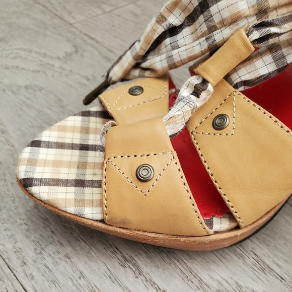 Ben Sherman tan plaid platform sandals - Picture 8 of 9